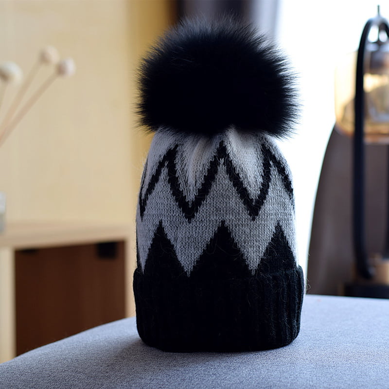 H00003 Damen-Dickstrickmütze mit Echtfell-Fuchsfellknäuel