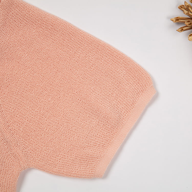 SM-K0046 Kurze, schmal geschnittene, kurzärmlige Strickjacke aus geknöpftem Eisleinen mit V-Ausschnitt SM-K0046 Kurze, schmal geschnittene, kurzärmlige Strickjacke aus geknöpftem Eisleinen mit V-Ausschnitt