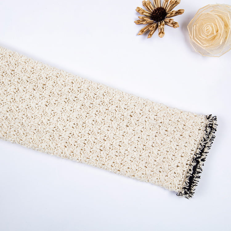 SM-K0049 Strickjacke in Kontrastfarbe mit Rundhalsausschnitt und kleinen, duftenden Fransen SM-K0049 Strickjacke in Kontrastfarbe mit Rundhalsausschnitt und kleinen, duftenden Fransen